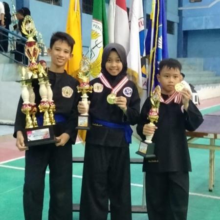 SD Laboratorium UPI Tasikmalaya Raih “Juara Umum” Kejuaraan Sanca Putih Cup XII