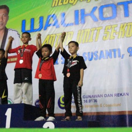 Siswa SD Laboratorium UPI Tasik Borong Medali Kejuaraan Taekwondo Walikota Cup IX